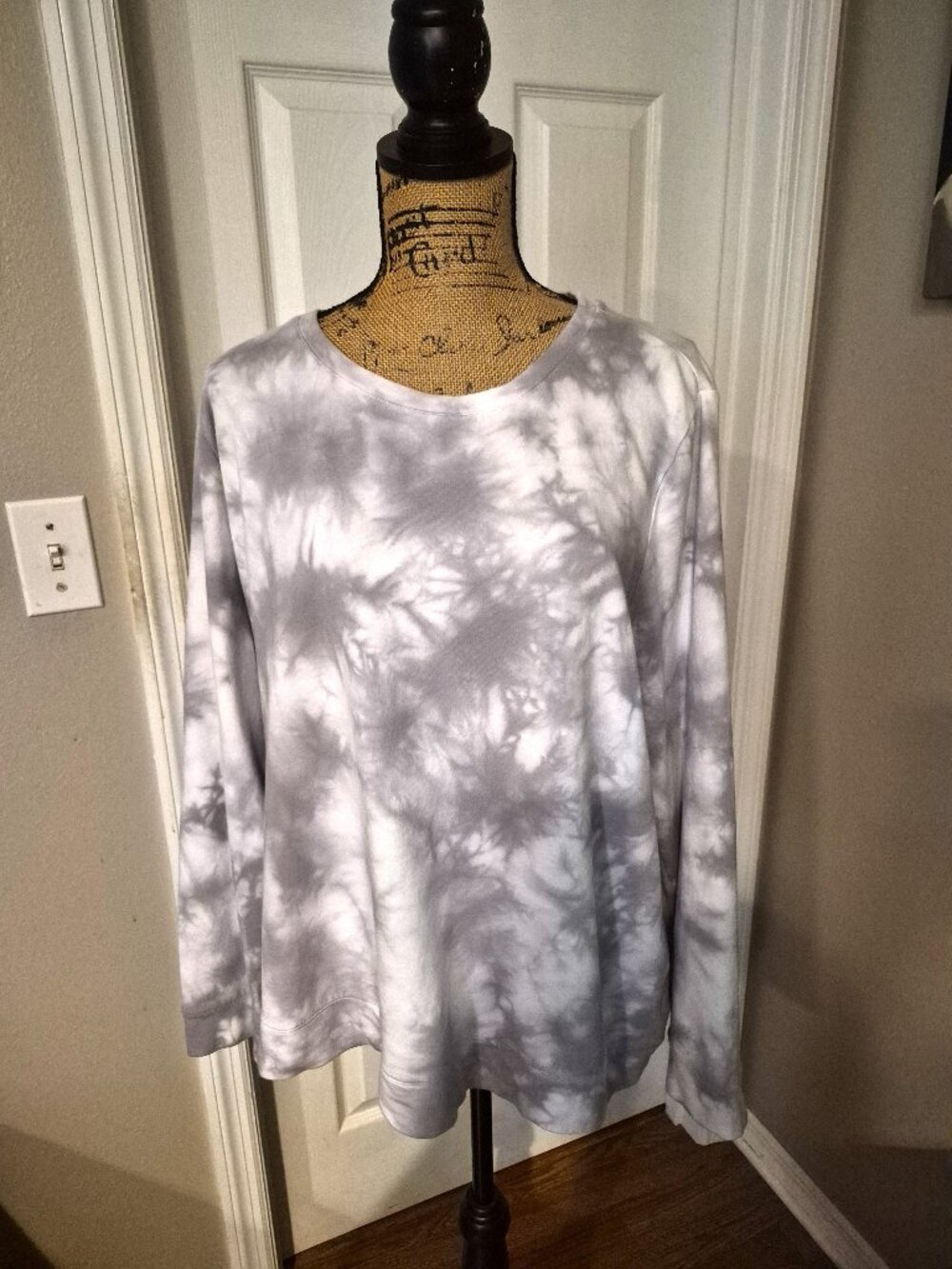 D & Co Grey and White  Long Sleeve Sweatshirt
